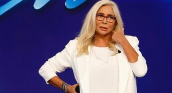 Domenica In, critiche a Mara Venier per gli ospiti in studio: “Caciara generale”