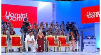 “Mi ha usata”: dramma della gelosia a Uomini e Donne, la dama vuota il sacco e la reazione di Maria è glaciale